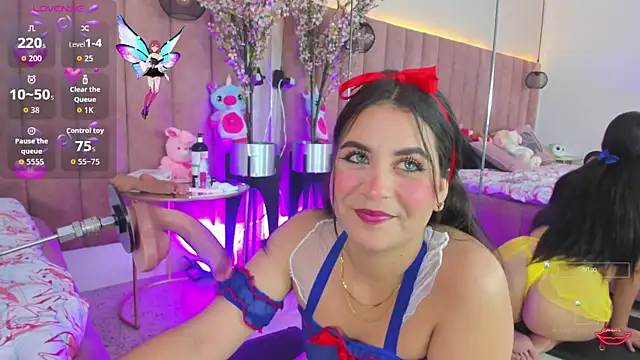 Snapshot of LizzyOlsen chatting on 10.16.25 LizzyOlsen online show from 10.16.25