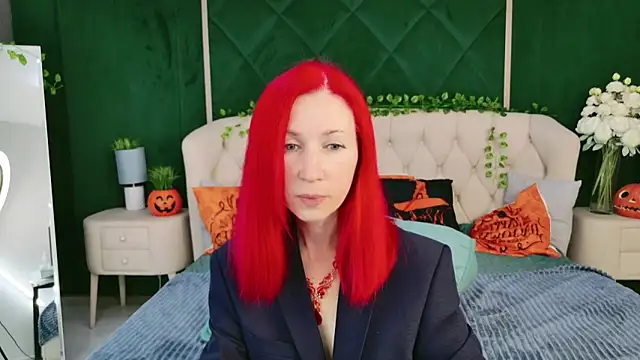 Snapshot of Sofia_Lix chatting on 10.28.25 Sofia Lix online show from 10.28.25