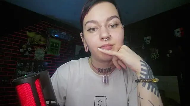 Snapshot of MessalinaOfficial chatting on 09.17.25 MessalinaOfficial online show from 09.17.25