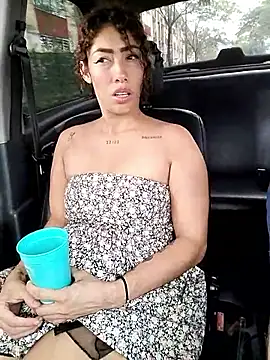 Snapshot of roxyrougee chatting on 11.15.25 roxyrougee online show from 11.15.25