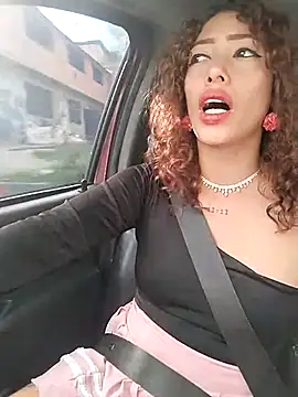 Snapshot of roxyrougee chatting on 12.13.25 roxyrougee online show from 12.13.25