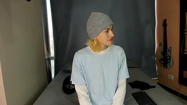 Snapshot of Aaron_Fordd chatting on 11.21.25 Aaron Fordd online show from 11.21.25