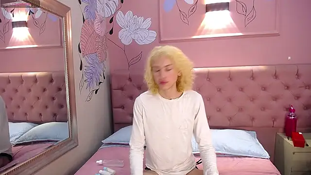 Snapshot of Aaron_Fordd chatting on 11.23.25 Aaron Fordd online show from 11.23.25