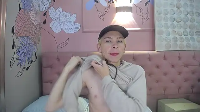 Snapshot of Aaron_Fordd chatting on 11.25.25 Aaron Fordd online show from 11.25.25