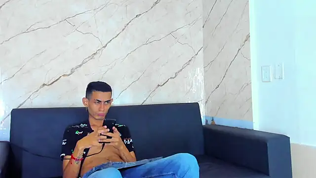 Golldens Dreamss online show from 10.17.25