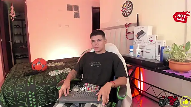 Snapshot of Jack_castell chatting on 10.08.25 Jack castell online show from 10.08.25