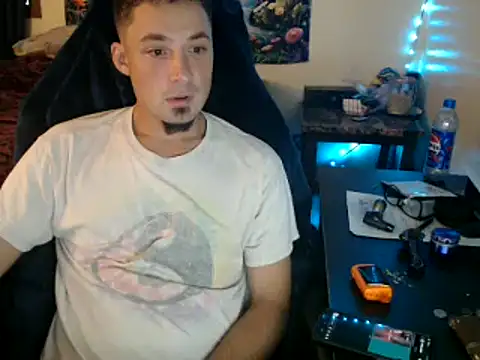 Snapshot of YoBlezz chatting on 09.30.25 YoBlezz online show from 09.30.25