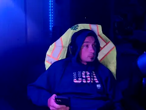 Snapshot of YoBlezz chatting on 10.07.25 YoBlezz online show from 10.07.25