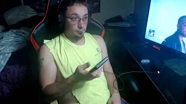 Snapshot of YoBlezz chatting on 11.01.25 YoBlezz online show from 11.01.25