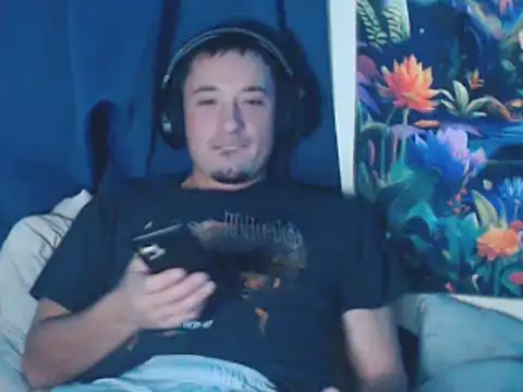 Snapshot of YoBlezz chatting on 11.15.25 YoBlezz online show from 11.15.25