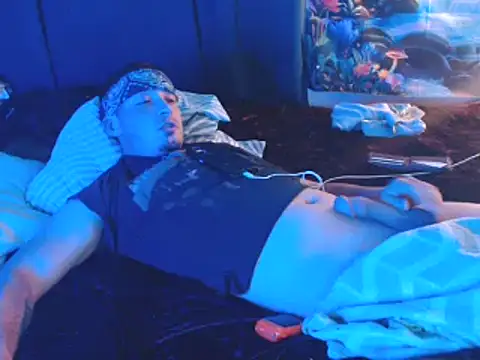 Snapshot of YoBlezz chatting on 11.16.25 YoBlezz online show from 11.16.25