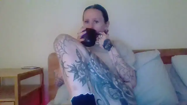 Snapshot of liltiddygoffwaifu chatting on 10.21.25 liltiddygoffwaifu online show from 10.21.25