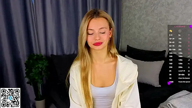 NaughtySeraphine online show from 02.04.26