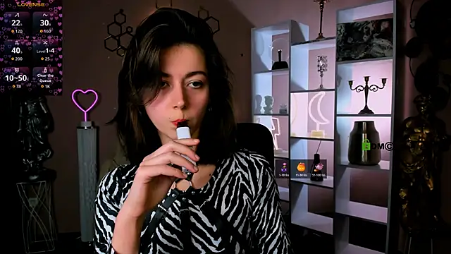 Snapshot of kitniss_dreamy chatting on 11.16.25 kitniss dreamy online show from 11.16.25