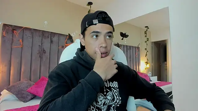 Muscle Scott online show from 10.07.25