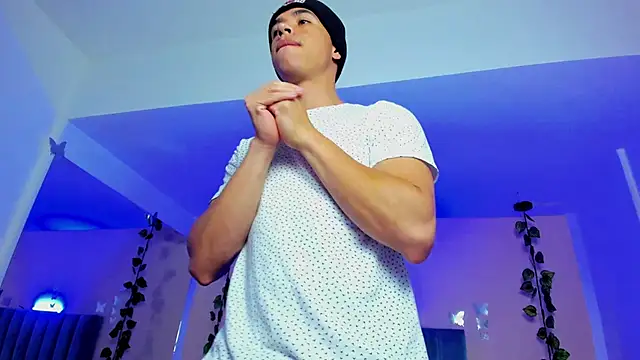 Muscle Scott online show from 11.10.25