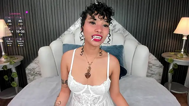 Snapshot of DaniCollinn_ chatting on 11.14.25 DaniCollinn online show from 11.14.25