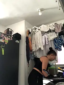 Paris 11 online show from 11.06.25