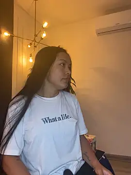 TiffanyyLam online show from 09.21.25