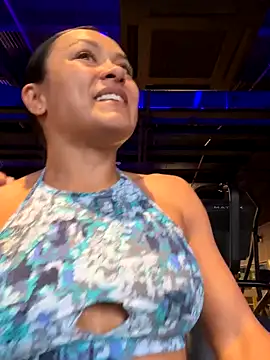 TiffanyyLam online show from 10.20.25