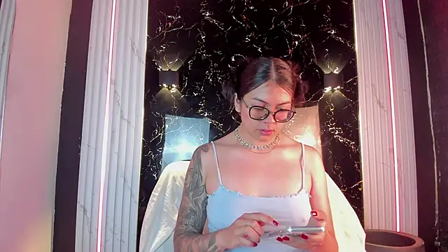 LolaXXXperience online show from 09.23.25