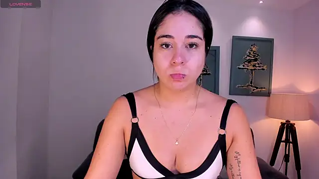 SussyBellX online show from 11.23.25