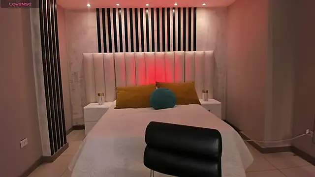 LucyWeiss  online show from 11.10.25