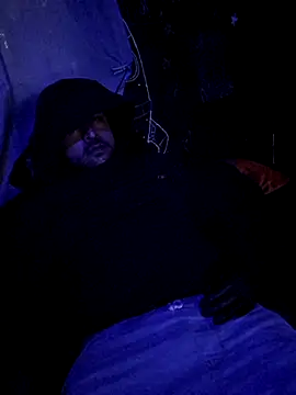 Snapshot of johnboones10 chatting on 12.05.25 johnboones10 online show from 12.05.25