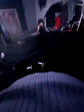 Snapshot of johnboones10 chatting on 12.20.25 johnboones10 online show from 12.20.25