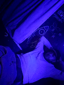 Snapshot of johnboones10 chatting on 12.21.25 johnboones10 online show from 12.21.25