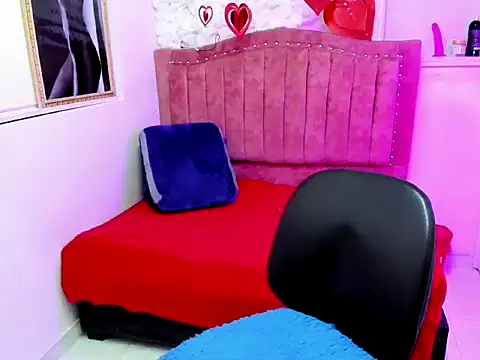 Snapshot of Britney_thx chatting on 09.19.25 Britney thx online show from 09.19.25