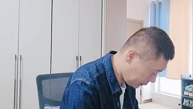 Snapshot of Buryerry-B chatting on 09.22.25 Buryerry-B online show from 09.22.25