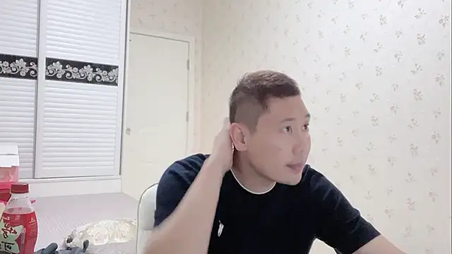 Snapshot of Buryerry-B chatting on 10.08.25 Buryerry-B online show from 10.08.25