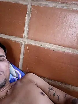 Snapshot of Yuni0r chatting on 09.27.25 Yuni0r online show from 09.27.25