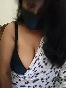 Snapshot of HAANNIAA chatting on 12.17.25 HAANNIAA online show from 12.17.25