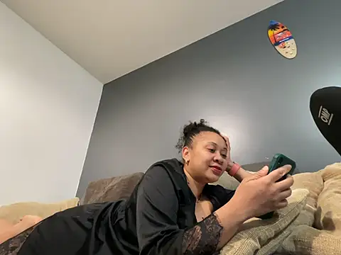 Snapshot of MILF_Stephanie chatting on 05.13.26 MILF Stephanie online show from 05.13.26
