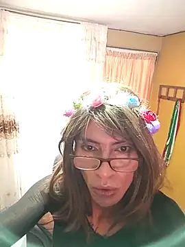 Snapshot of UpcomingCinnamon92 chatting on 11.22.25 UpcomingCinnamon92 online show from 11.22.25