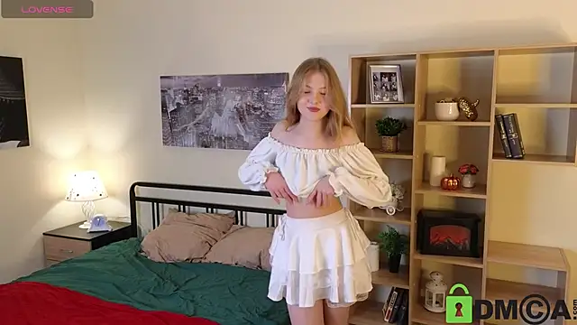 Snapshot of Sue_Sanders chatting on 12.05.25 Sue Sanders online show from 12.05.25