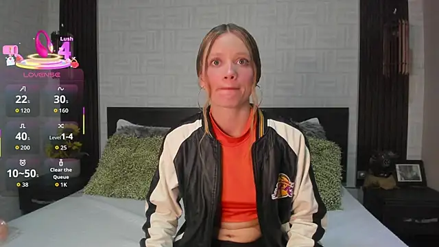 Snapshot of Brianna_Bondd chatting on 10.14.25 Brianna Bondd online show from 10.14.25