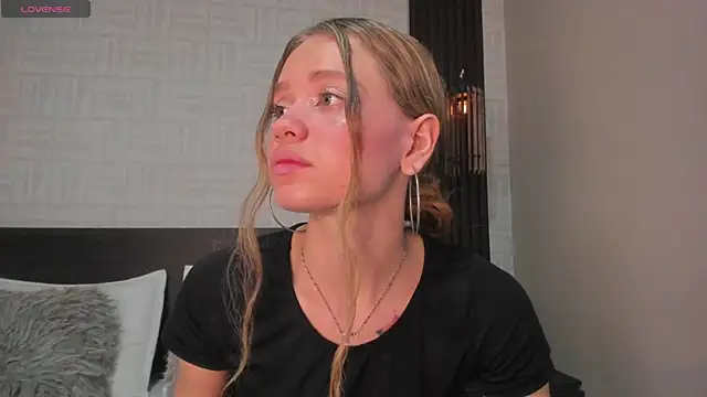 Snapshot of Brianna_Bondd chatting on 10.17.25 Brianna Bondd online show from 10.17.25