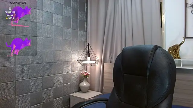 Snapshot of Iantwink18 chatting on 10.29.25 Iantwink18 online show from 10.29.25