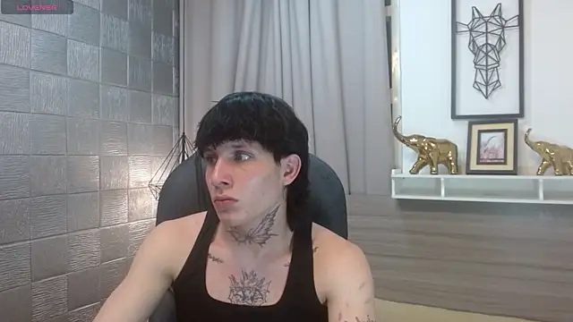 Snapshot of Iantwink18 chatting on 11.09.25 Iantwink18 online show from 11.09.25