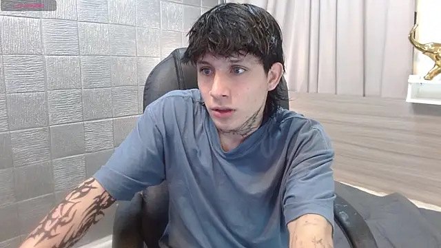 Snapshot of Iantwink18 chatting on 11.18.25 Iantwink18 online show from 11.18.25