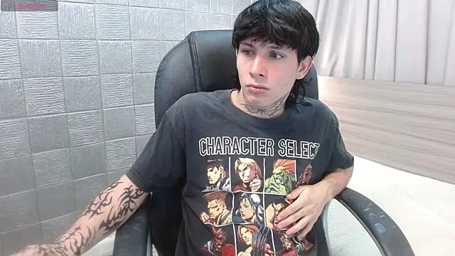 Snapshot of Iantwink18 chatting on 11.21.25 Iantwink18 online show from 11.21.25