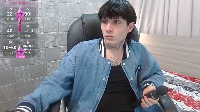 Snapshot of Iantwink18 chatting on 11.22.25 Iantwink18 online show from 11.22.25