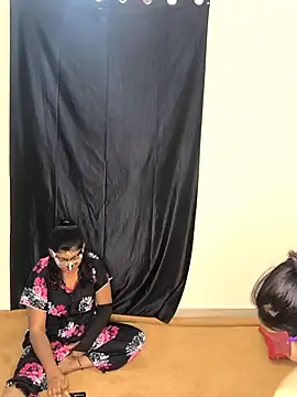 Family02 online show from 10.18.25