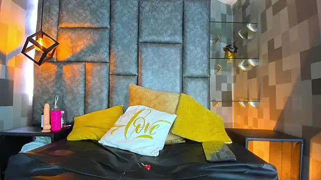 Snapshot of Emily_Mitchell chatting on 11.22.25 Emily Mitchell online show from 11.22.25