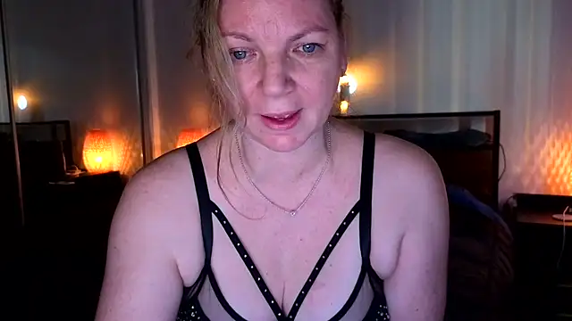 aussiepeaches online show from 04.15.26