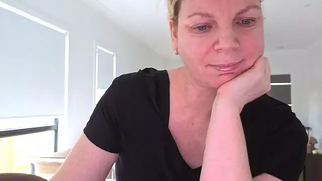 aussiepeaches online show from 04.24.26