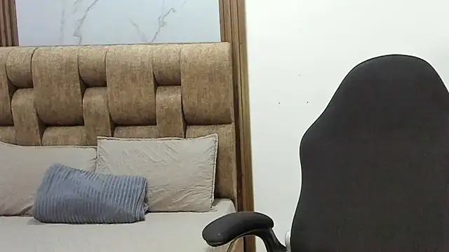 Snapshot of Allyson_gh chatting on 10.16.25 Allyson gh online show from 10.16.25